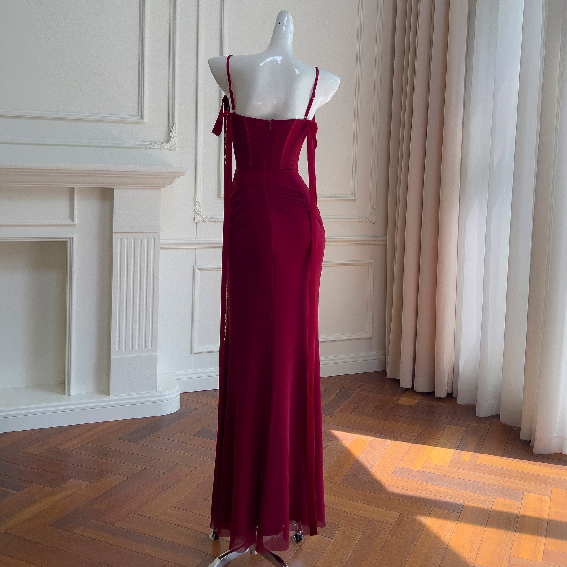 French-Style Elegant Spaghetti Strap Backless Dress, Light Luxury Burgundy Toast Dress, Women's Waist-Cinching Strapless Long Dress 69345