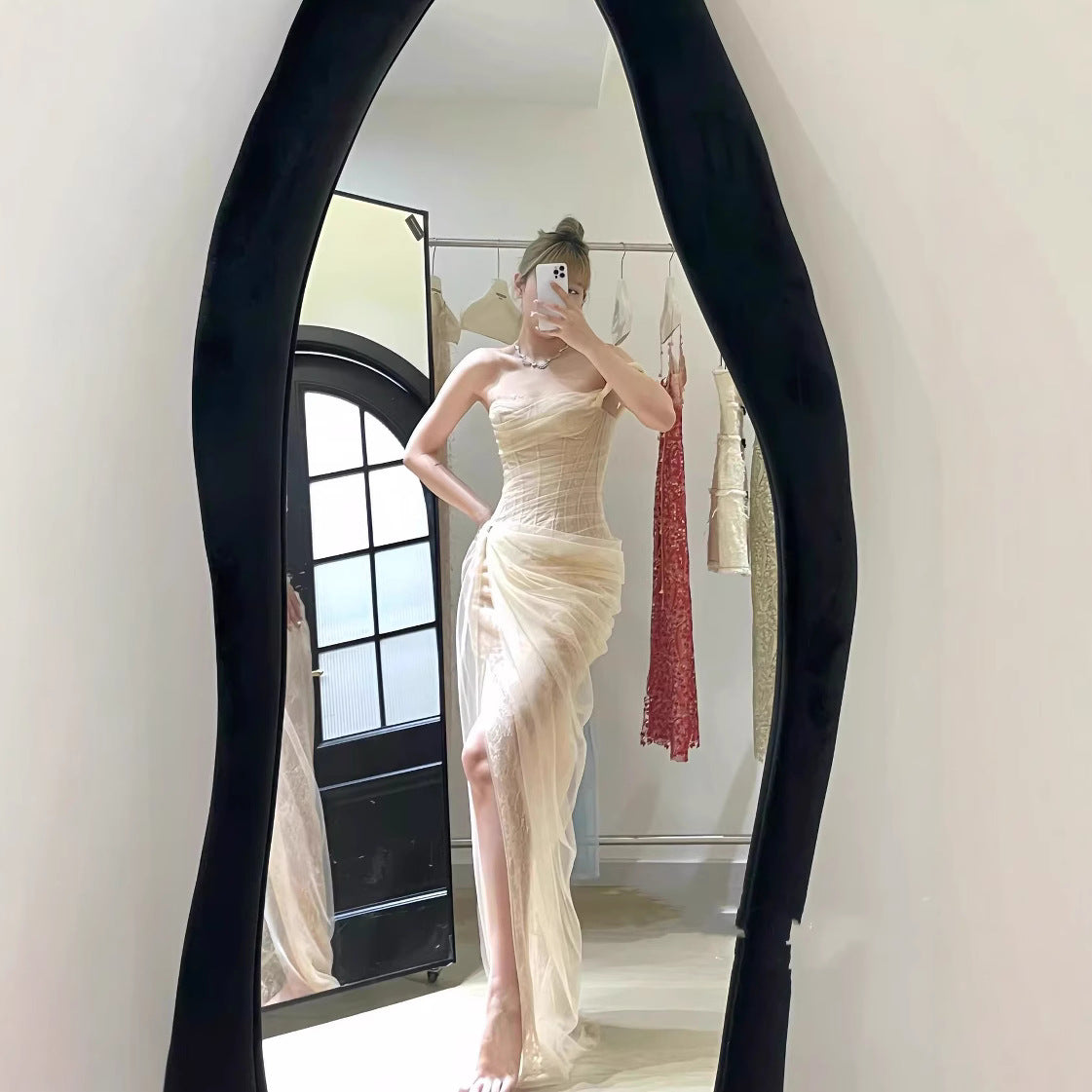 Vietnamese Niche Elegant Lace Mesh Embroidered Dress Women's 2025 New High-class Feeling Banquet Waist Dress