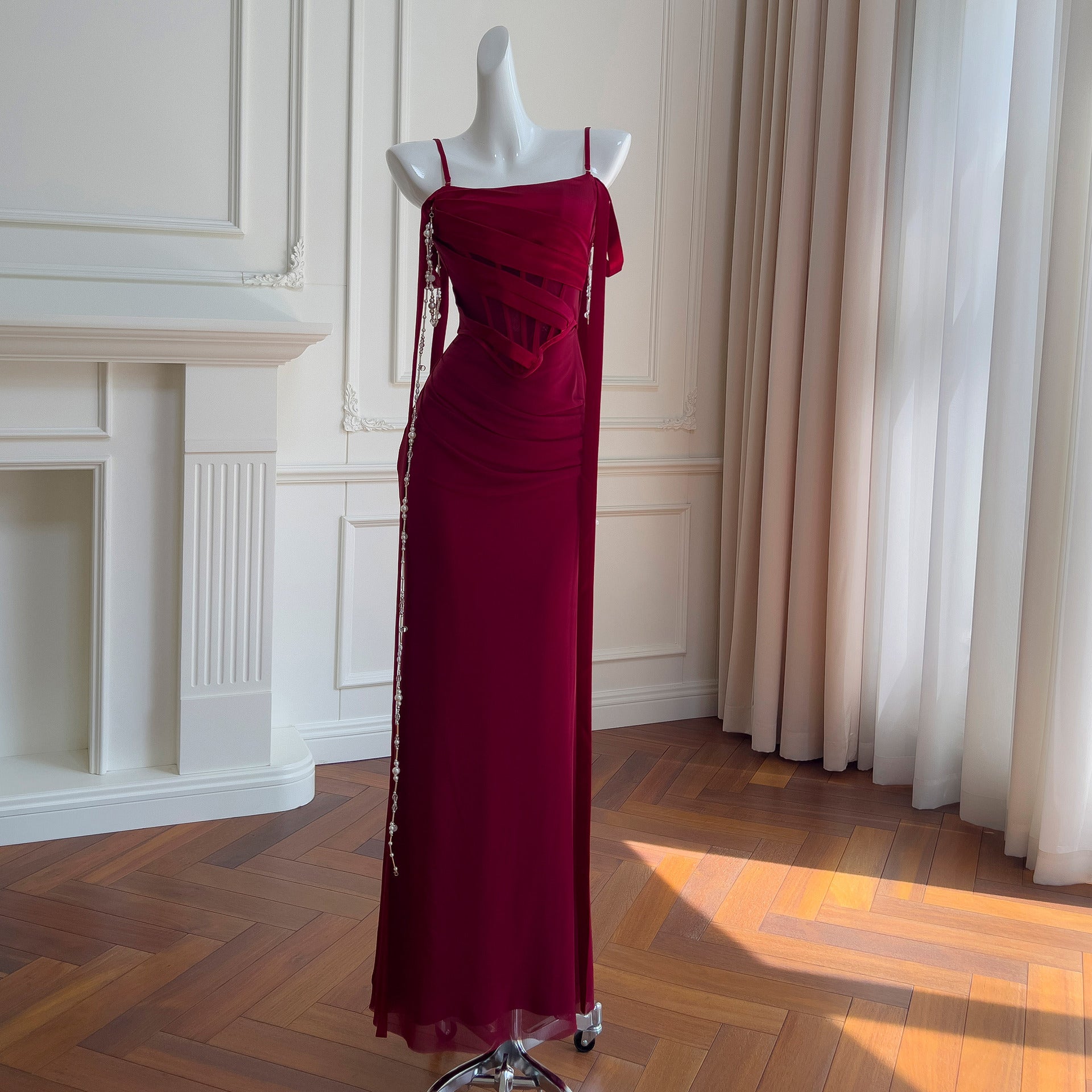 French-Style Elegant Spaghetti Strap Backless Dress, Light Luxury Burgundy Toast Dress, Women's Waist-Cinching Strapless Long Dress 69345
